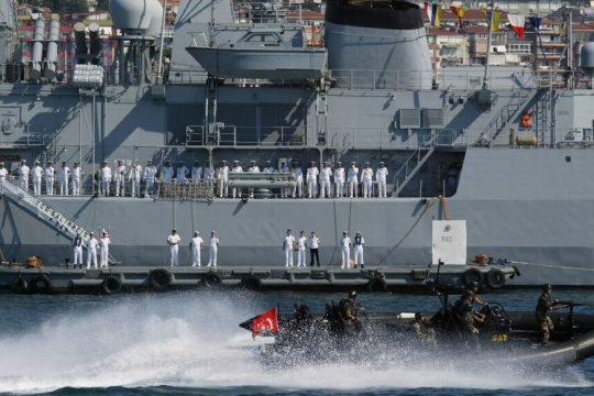 Το υπουργείο Αμυνας της Τουρκίας ανακοίνωσε τη διεξαγωγή αεροναυτικής άσκησης ευρείας κλίμακας σε Αιγαίο και Ανατολική Μεσόγειο από 7 έως 16 Ιανουαρίου, με τη συμβολική ονομασία «Γαλάζια Πατρίδα»